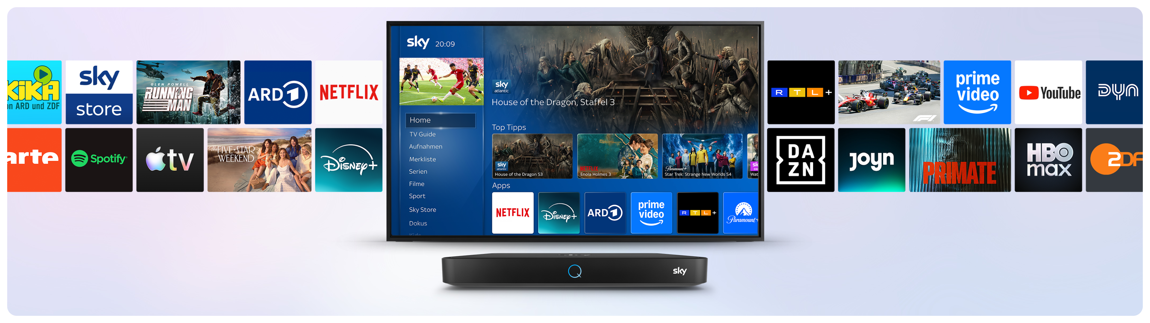 Grafik zeigt die Benutzeroberfläche von Sky Q mit der Sky Q Box im Vordergrund. Auf dem Bildschirm ist das Hauptmenü mit Kategorien wie „Home“, „Serien“, „Filme“, „Sport“ und „Sky Store“ zu sehen. Angezeigt wird der Sky-Cinema-Titel „Ein Minecraft Film“ sowie Empfehlungen wie „Wednesday“ und „Tulsa King“. Unter „Apps“ erscheinen Logos von Netflix, Disney+, ARD, Prime Video, DAZN und Paramount+. Im Hintergrund sind weitere Streaming-Dienste und Sender wie KiKA, RTL+, Joyn, YouTube, ZDF, Spotify, Apple TV+ und Amazon Music eingeblendet.