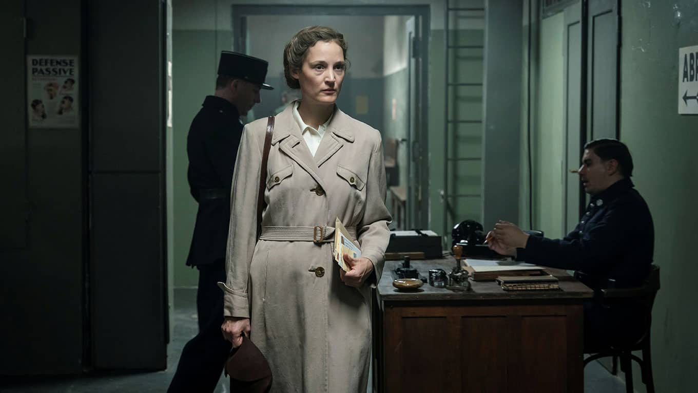 Simone Strasser (Vicky Krieps)