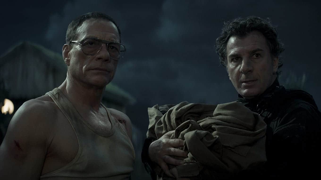 Szenenbild aus der Actionkomödie Mission: Gardener – Der grüne Daumen der Rache mit Jean-Claude Van Damme und Michaël Youn