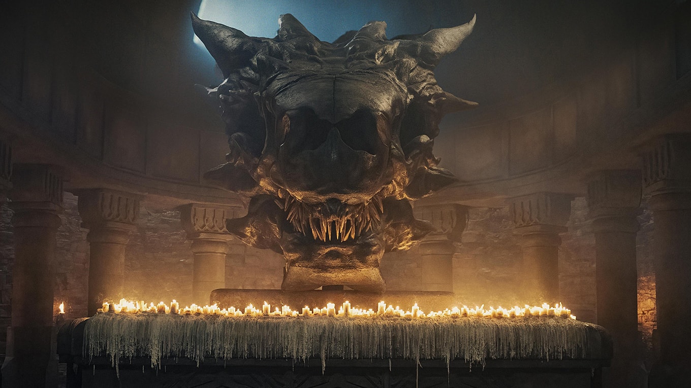 Szenenbild mit Drachenschädel aus der Serie House of the Dragon Staffel 1