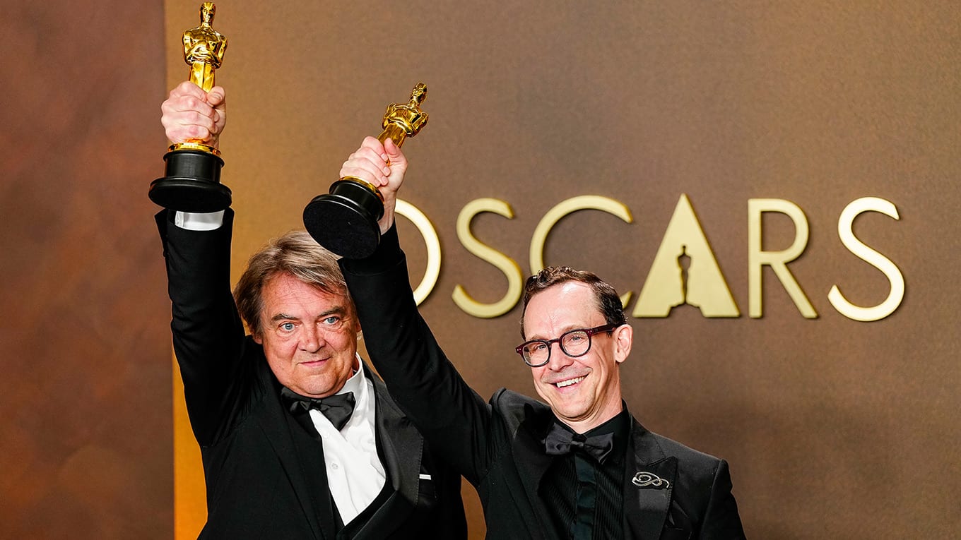 Chris Lavis und Maciek Szczerbowski gewannen den Oscar für den besten animierten Kurzfilm für The Girl Who Cried Pearls