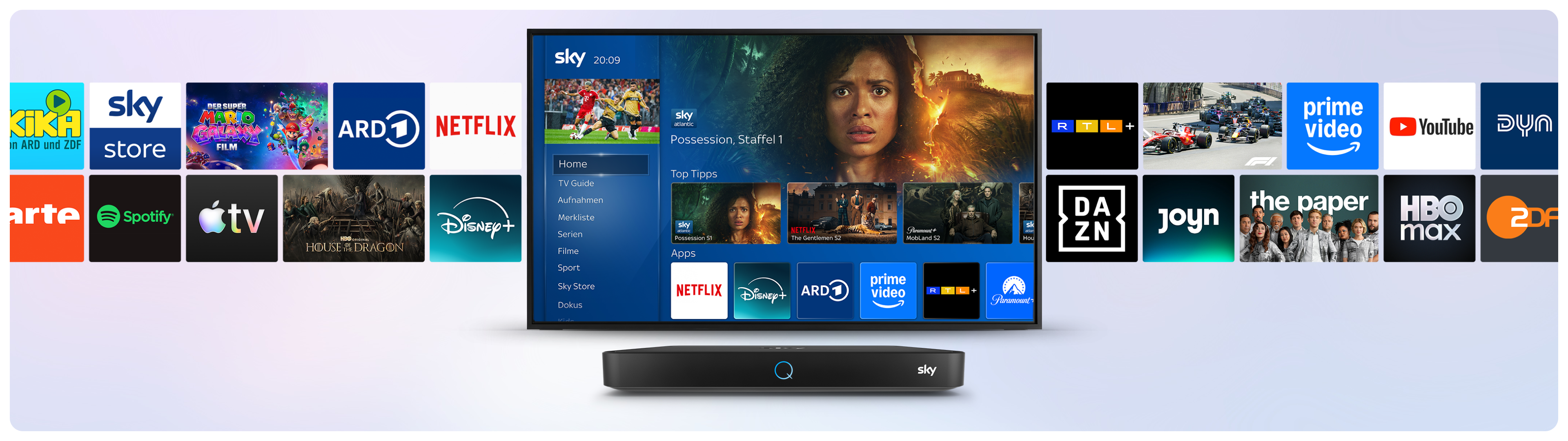 Grafik zeigt die Benutzeroberfläche von Sky Q mit der Sky Q Box im Vordergrund. Auf dem Bildschirm ist das Hauptmenü mit Kategorien wie „Home“, „Serien“, „Filme“, „Sport“ und „Sky Store“ zu sehen. Angezeigt wird der Sky-Cinema-Titel „Ein Minecraft Film“ sowie Empfehlungen wie „Wednesday“ und „Tulsa King“. Unter „Apps“ erscheinen Logos von Netflix, Disney+, ARD, Prime Video, DAZN und Paramount+. Im Hintergrund sind weitere Streaming-Dienste und Sender wie KiKA, RTL+, Joyn, YouTube, ZDF, Spotify, Apple TV+ und Amazon Music eingeblendet.