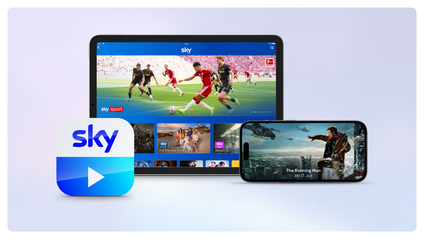 Ein Tablet mit der Sky Go UI, rechts davor ein Handy mit einem Sky-Inhalt und links davor das Sky-Go-Logo.
