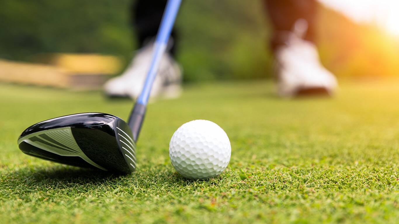 In der Mitte zu sehen ist das Sky Stream Modul. Darum herum sind Golf-Spieler bei Turnieren wie dem Ryder Cup und PGA zu sehen.