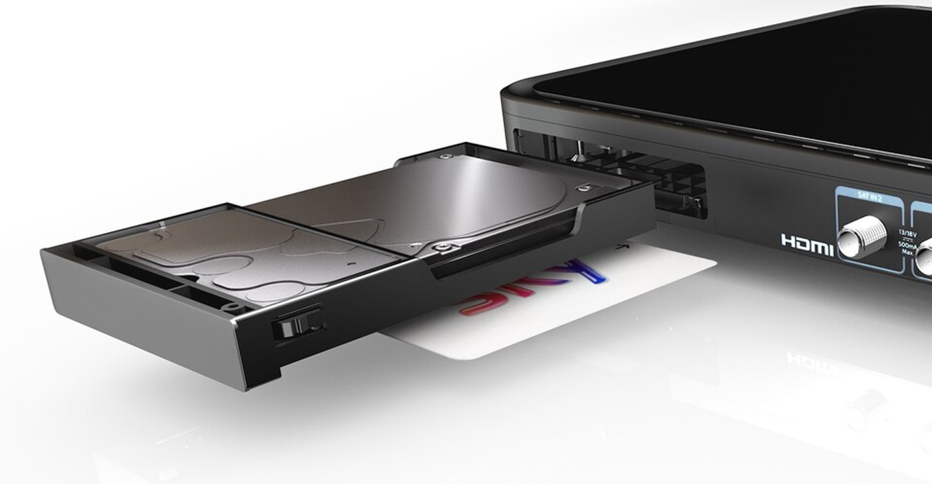 Smartcard-Steckplatz unten links auf der Rückseite des Sky Q Receivers.