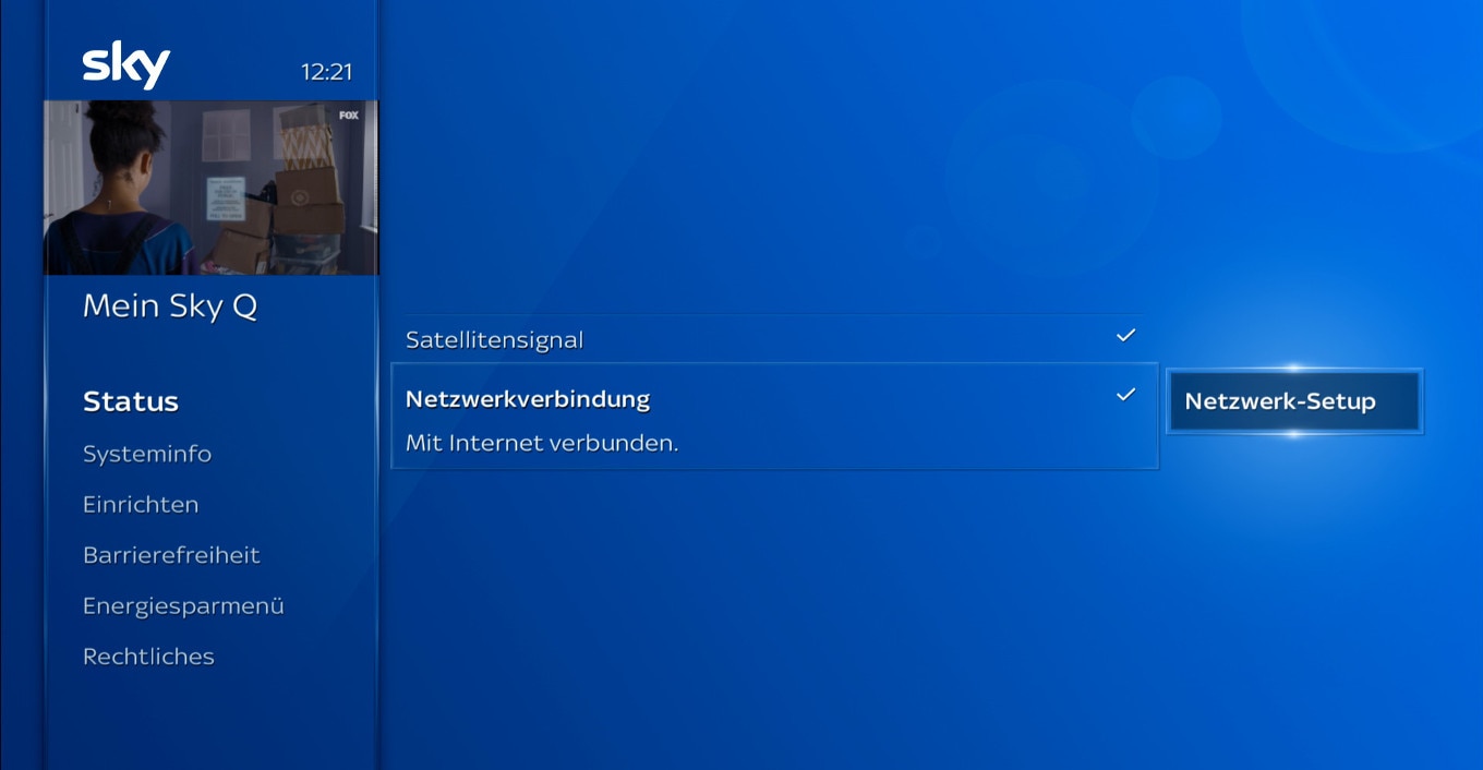 Sky Q Bildschirm mit ausgewähltem Status-Menü, Satelliten- und Netzwerkverbindung aktiv, „Netzwerk-Setup“-Taste sichtbar.