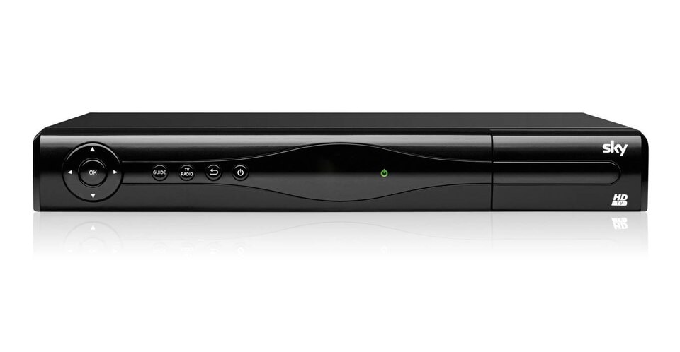Sky HD-Receiver mit Tasten für TV Guide, Box Office, Services, Interactive und Sky-/HD-Logo rechts
