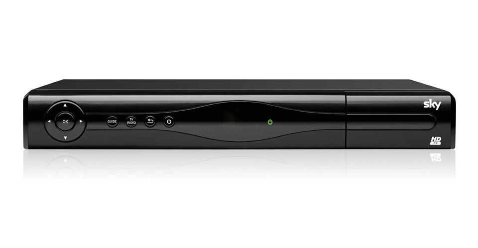 Sky HD-Receiver mit Sky-Logo oben rechts und HD-/3D-Symbolen unten rechts auf schwarzem Hintergrund
