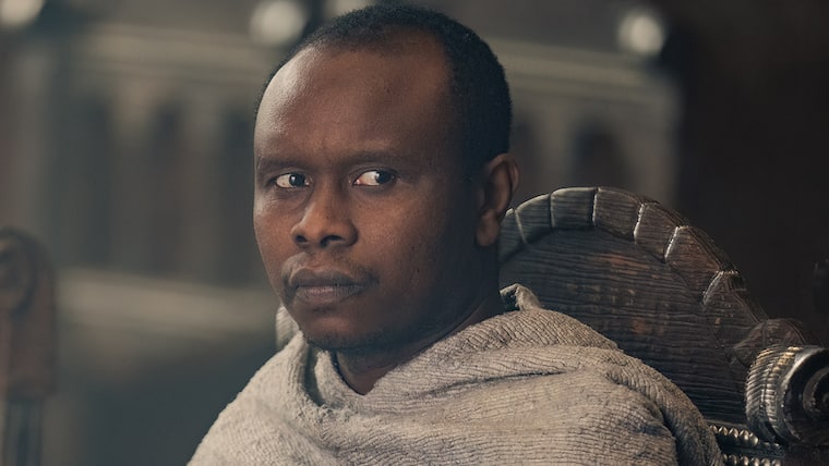 Kurt Egyiawan als  Großmaester Orwyl in "House of the Dragon"-Staffel 1