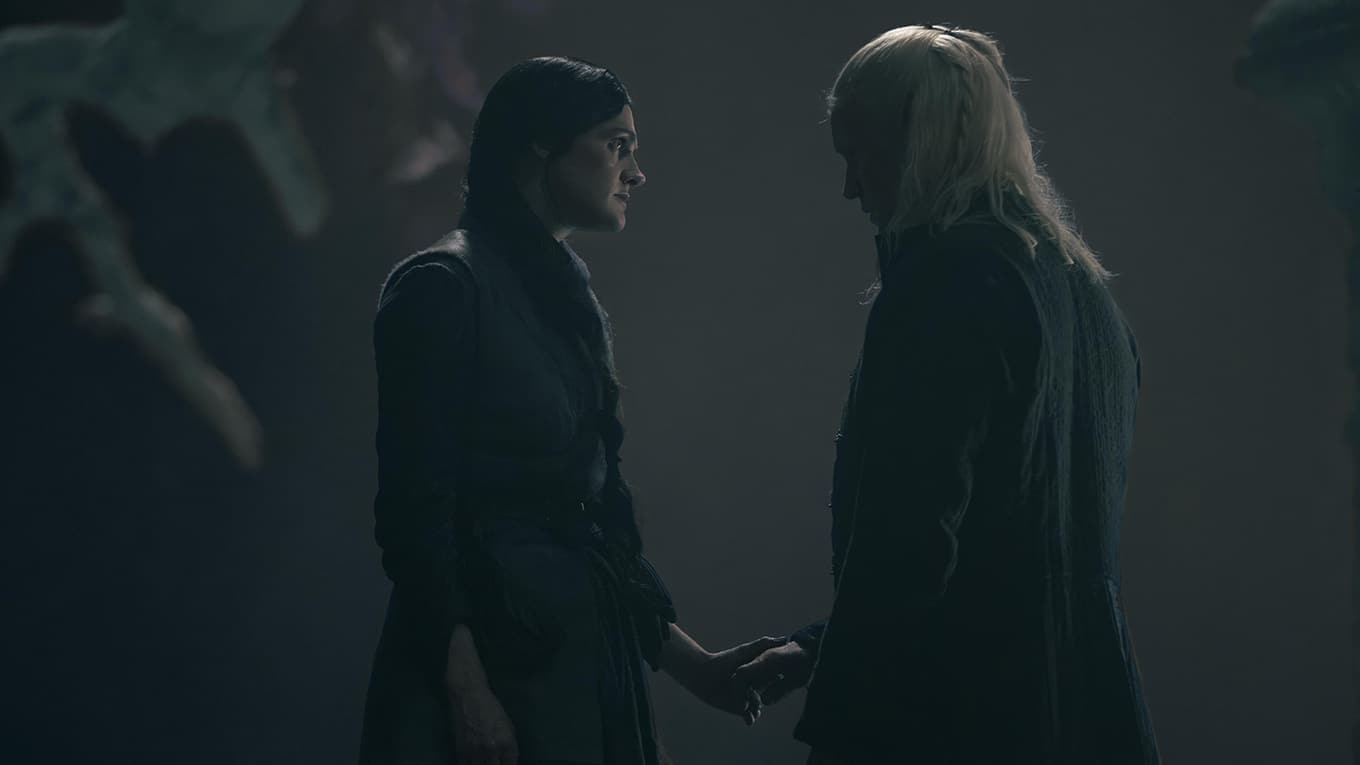 Gayle Rankin als Alys Strom und Matt Smith als Daemon Targaryen in House of the Dragon Staffel 2 Episode 8