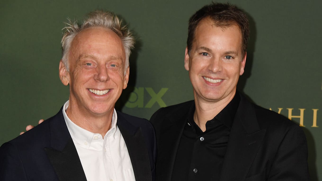 Foto von The-White-Lotus-Schöpfer Mike White und HBO CEO Casey Bloys bei der Premiere der dritten Staffel.