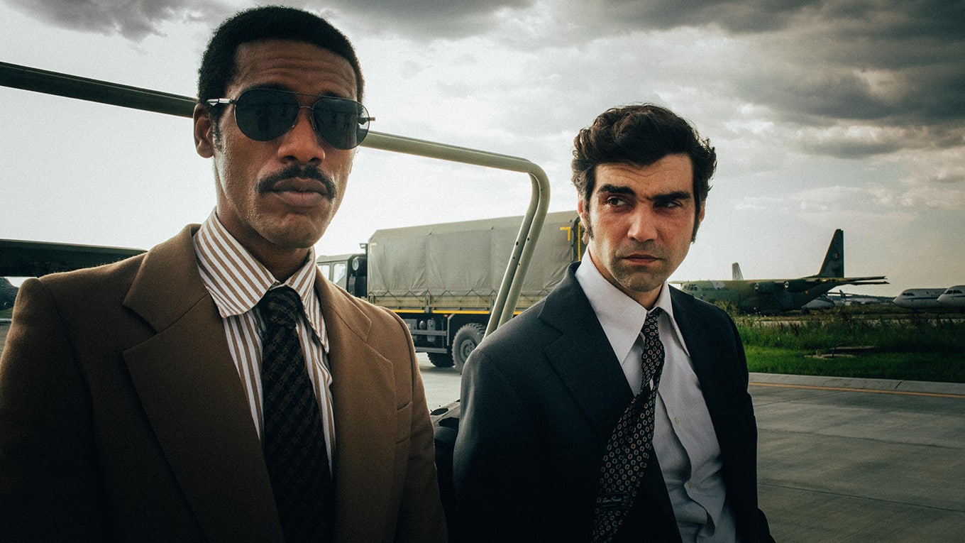 Parker Sawyers (links) als Frank Jackson und Alec Secăreanu als Victor Godeanu in der Serie 