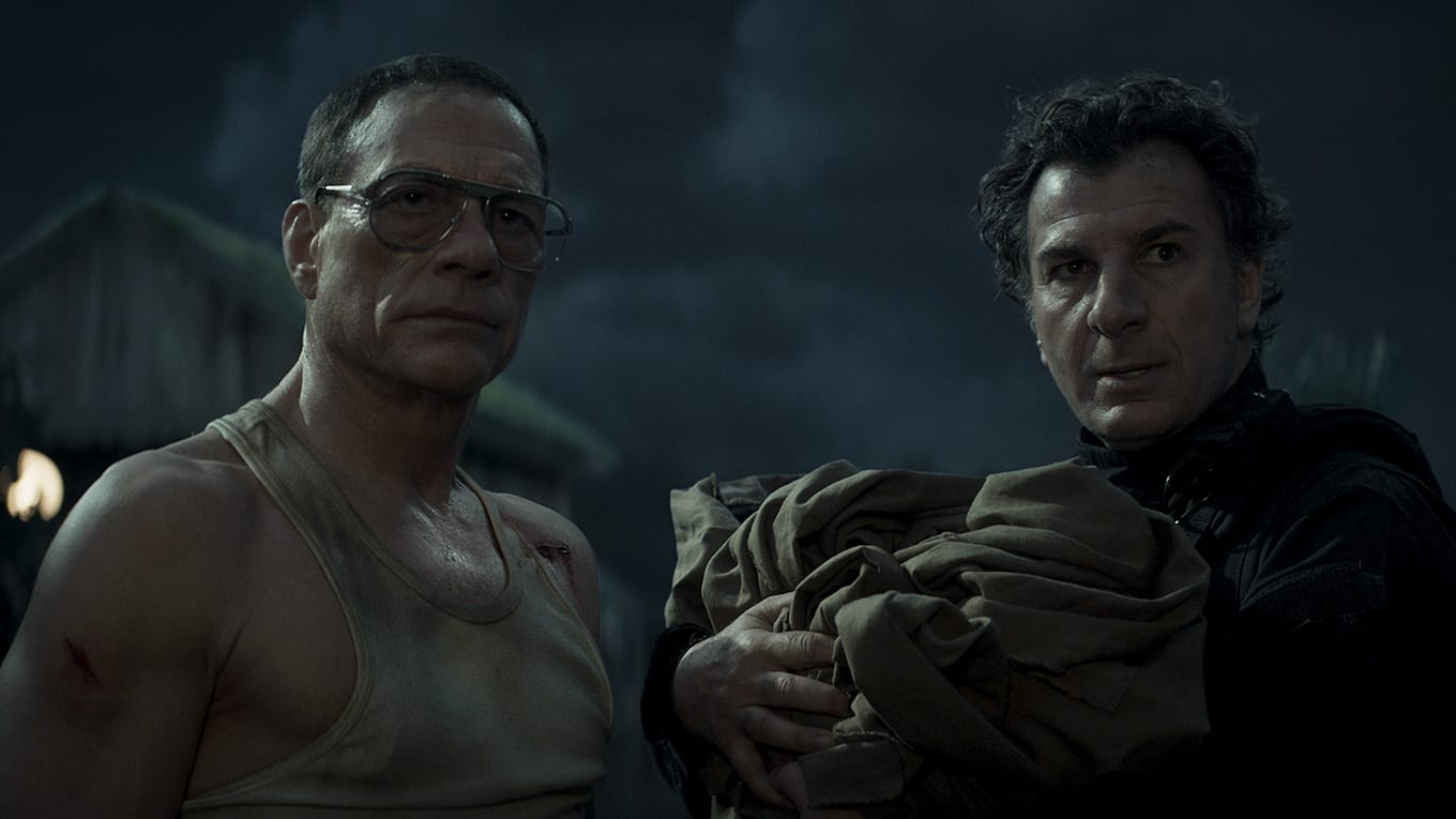 Szenenbild aus der Actionkomödie Mission: Gardener – Der grüne Daumen der Rache mit Jean-Claude Van Damme und Michaël Youn