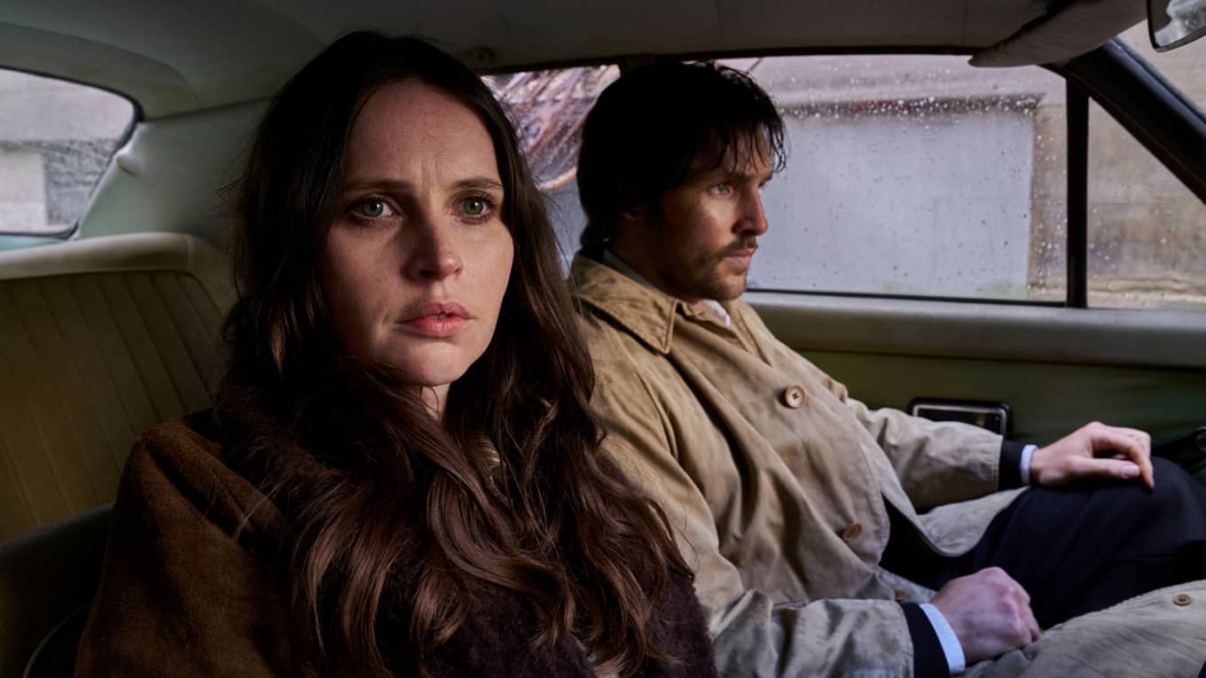 Felicity Jones und Colin Morgan in dem Sk Original Thriller 