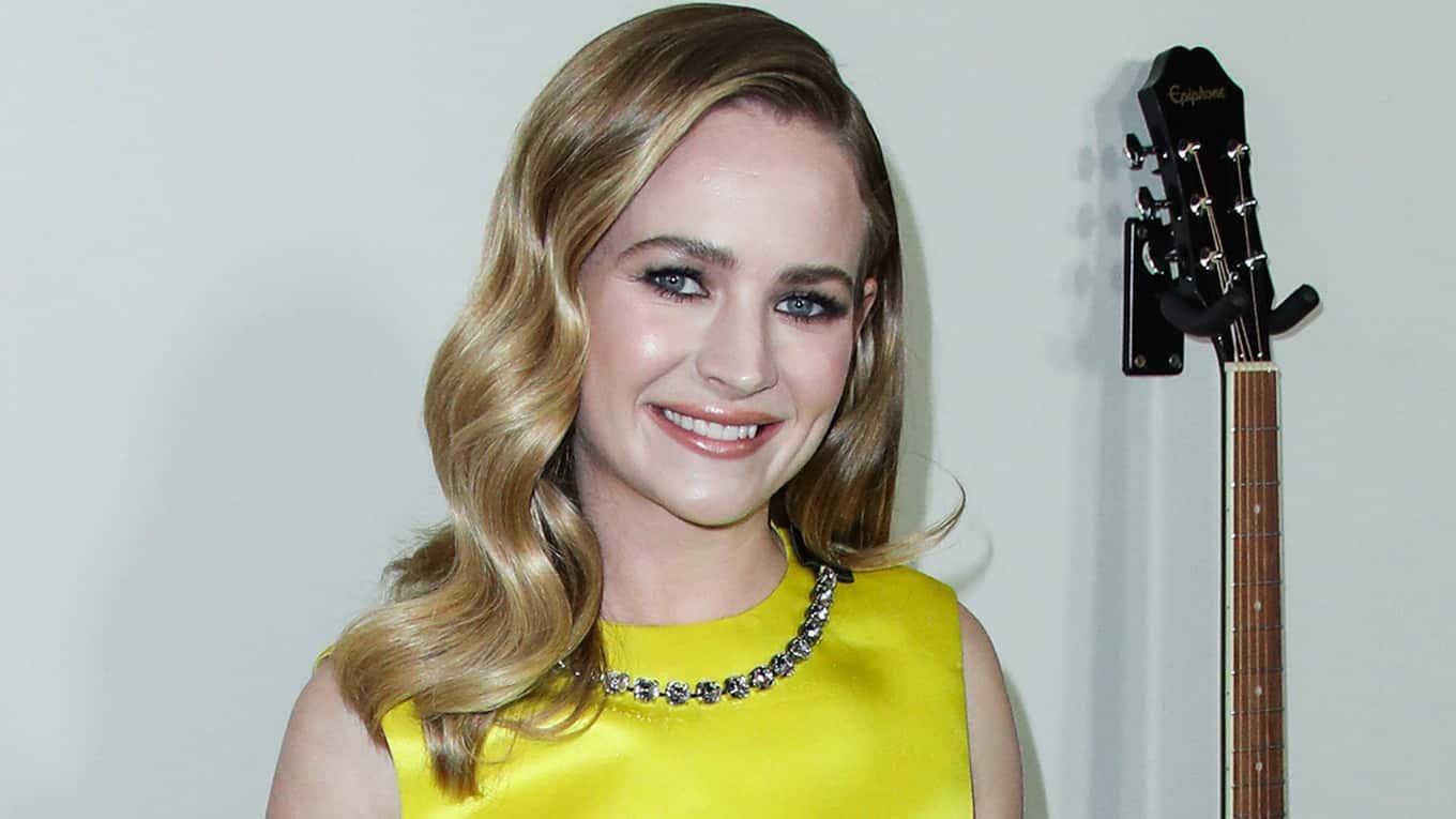 Britt Robertson spielt in 