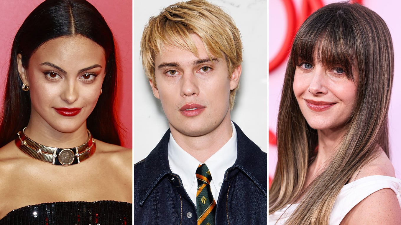 Camila Mendes (links) spielt in 