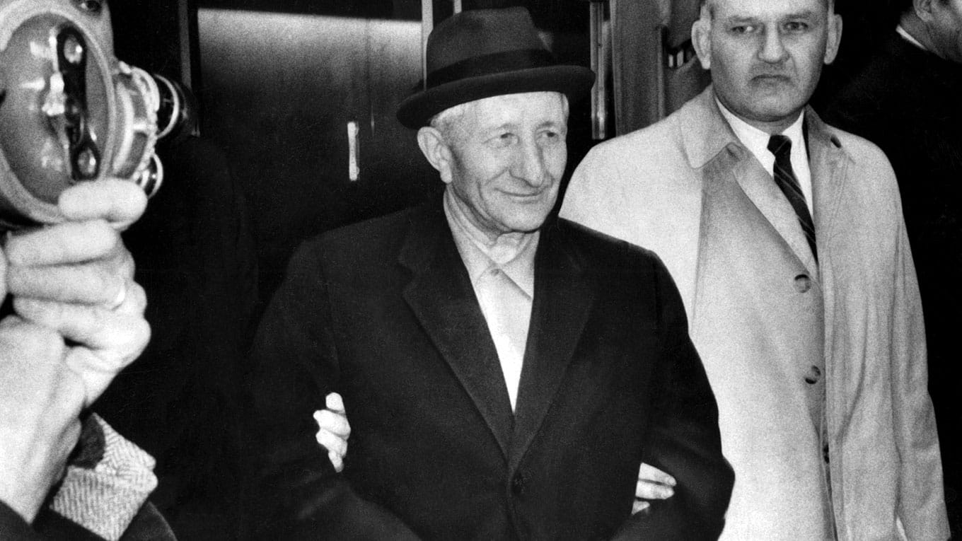 Foto von Carlo Gambino mit FBI-Agenten - 1970