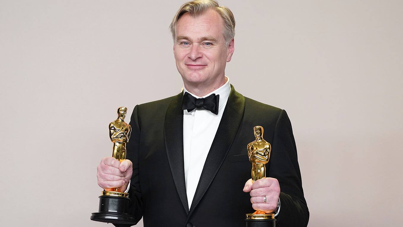 Christopher Nolan mit seinen Oscars für 
