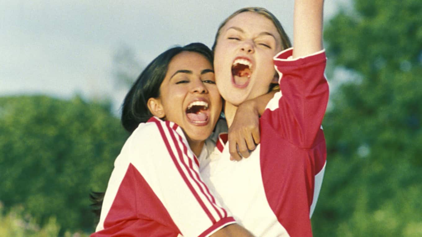 Parminder Nagra und Keira Kngithley in 