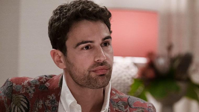 Theo James als Cameron Sullivan in "The White Lotus"-Staffel 2