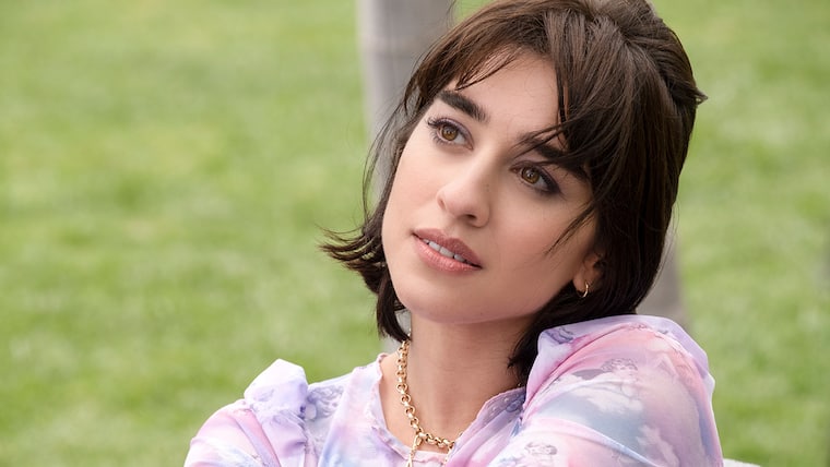 Simona Tabasco als Lucia in "The White Lotus"- Staffel 2