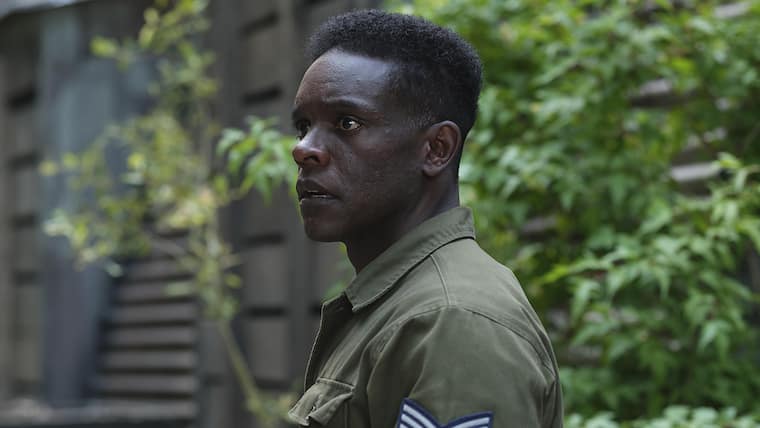 Chris Chalk ist Dick Halloran 