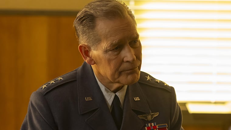 James Remar ist General Francis Shaw
