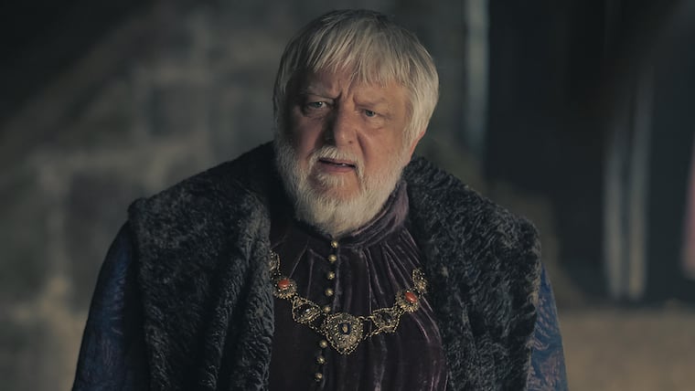 Simon Russell Beale spielt die Rolle von Ser Simon Strong in "House of the Dragon"-Staffel 2